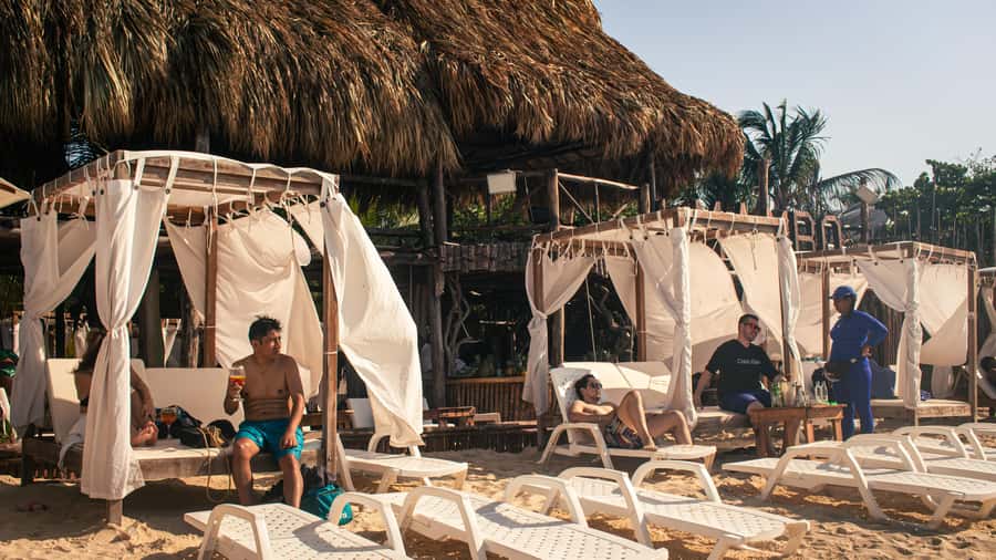 Full day at Isla baru playa blanca in Mambo Beach club - Tropical drinks and the optional plankton experience