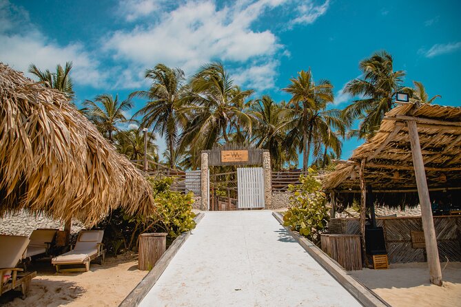 Full day at the beach club vista mare in tierra bomba - Leaving Cartagena from Edificio Las Gaviotas