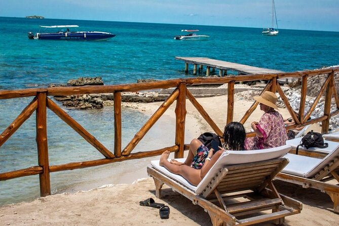 Full Day Cartagena Tour of 5 Islands with Plankton Included - A private island stop with a shrimp cocktail