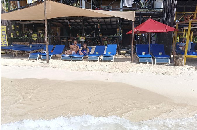 Full Day EN Playa Tranquila, Baru + Islas del Rosario - Seeing the Rosario Islands from the boat