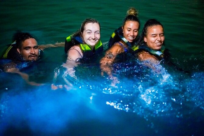 Full-Day Tour Baru - National Aviary and Playa Blanca + Bioluminescent Plankton - Transport, group size, and comfort