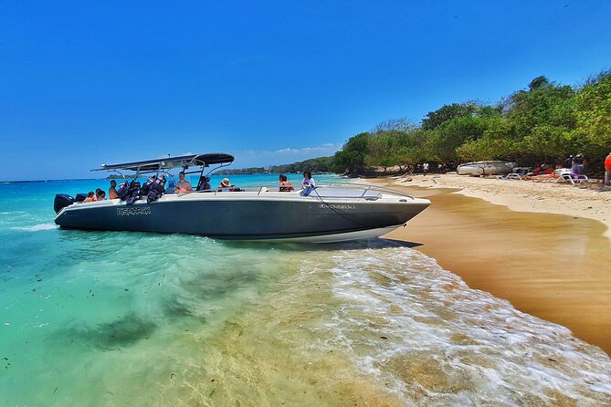 Full day tour islands of Rosario vip - Isla Grande is the strongest nature stop