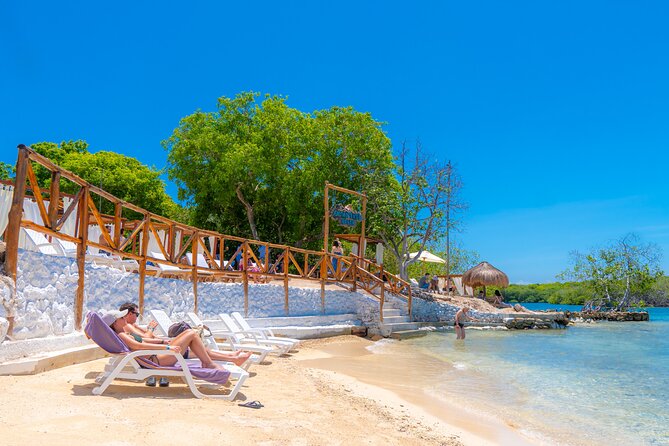 Full day visiting 5 stops 3 Beach Clubs (Rosario, Baru,T Bomba) - Starting at Muelle de la Bodeguita at 7:30 a.m.