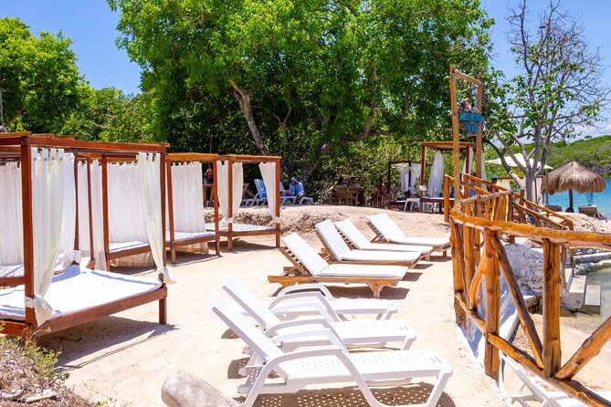 Full day visiting 5 stops 3 Beach Clubs (Rosario, Baru,T Bomba) - Barú and Mambo Beach Club: lunch, cocktails, and uneven facilities