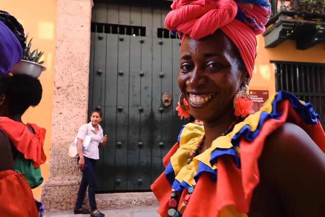 FULL TOUR WITH LUNCH IN FAVORITE PLACE OF ANTHONY BOURDAIN - Key points to know before booking