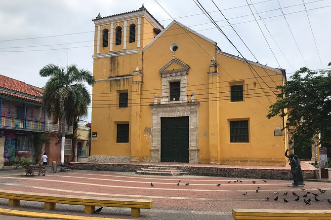 FULL TOUR WITH LUNCH IN FAVORITE PLACE OF ANTHONY BOURDAIN - Getsemaní, from colonial edge to neighborhood nightlife