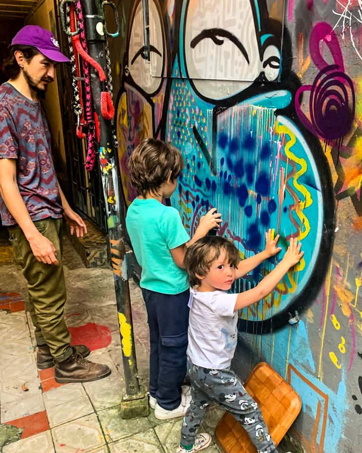 Fun Graffiti Workshop: The Art of Aerosol and Color - What makes the cultural house useful