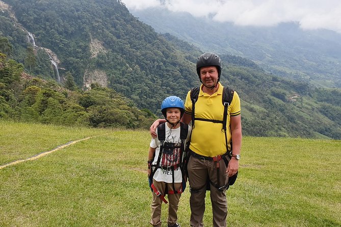 Fun RAFTING + Awesome PARAGLIDING over giant waterfalls from MEDELLIN - What the guides add to the day