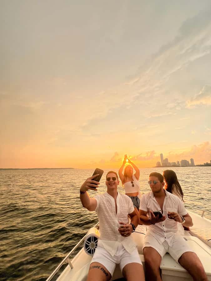 Fun sunset tour with drinks and music included - What kind of Cartagena evening is this?