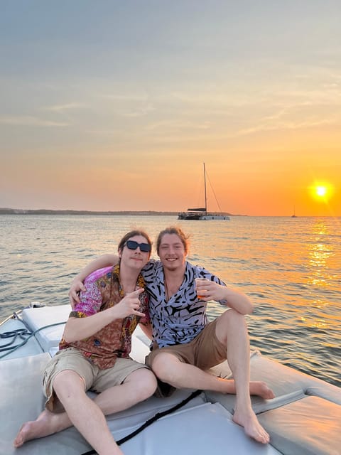 Fun sunset tour with drinks and music included - What is included in the open bar?