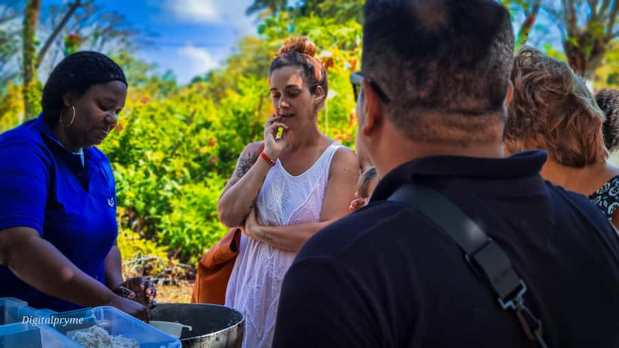 Gastronomic and musical experiences in San Andres Rondontour - Cooking rondón with the chef over firewood