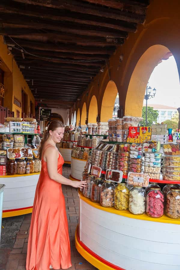 Gastronomic tour and professional photos in the old city - Coffee in Getsemaní, with a taste of local character