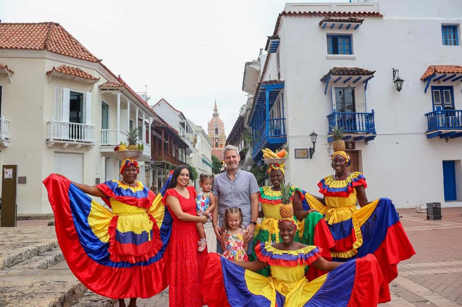 Gastronomic tour and professional photos in the old city - What the $76 price really covers