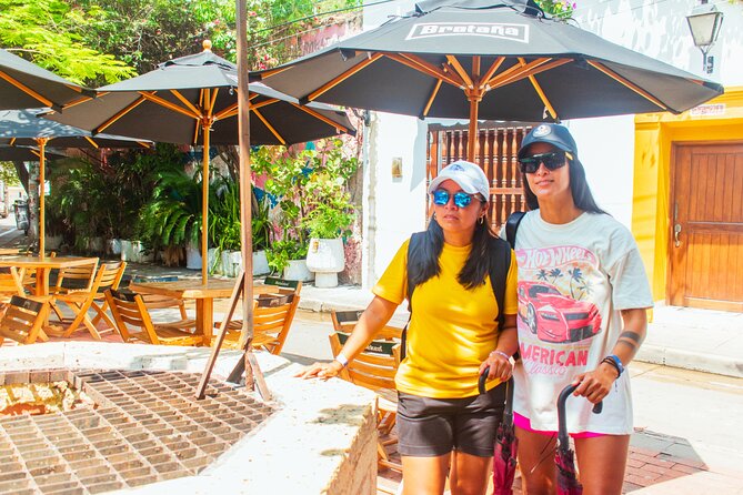 Getsemani Neighborhood Photo Walking Tour - Returning to Centenario Park for the last photo