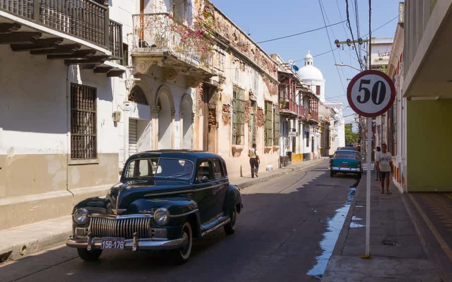 Gold Museum & Santa Marta Old City Tour - Los Novios Park and Santa Marta after dark
