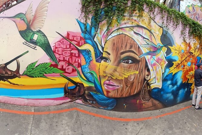 Graffiti Tour | Commune 13 guided by locals - Timing, walking, and group comfort