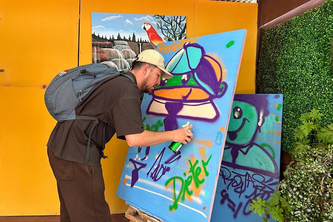 Graffiti tour in Ciudad Bolívar - The Monserrate addition and its practical limits