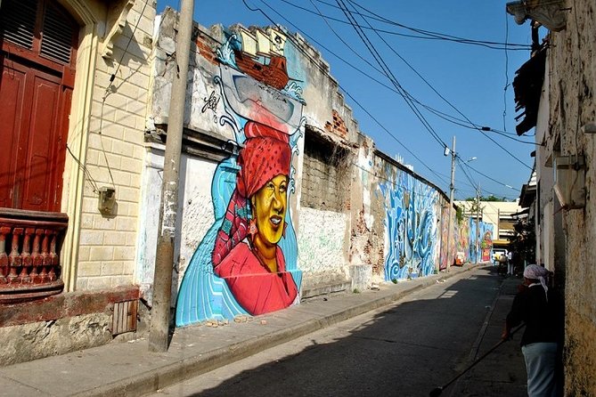 Graffiti Tour in Getsemani Cartagena - The three-hour pace and walking demands