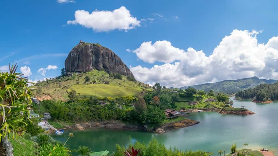 Guatape and El Peñol Rock Tour: Private or Shared - Leaving Medellín for El Peñol