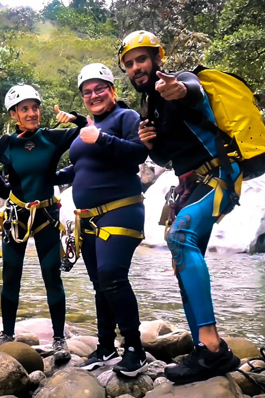 Guatapé Canyoning Adventure: Crystal Waters and Wildlife - Lunch and cocoa therapy by the river