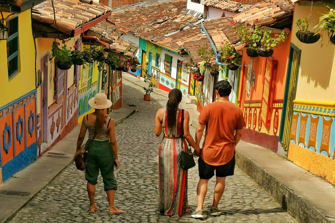 Guatape & Coffee Farm & El Peñol Rock & Quaint Town: Best Combo - Why this is a smart day outside Medellín