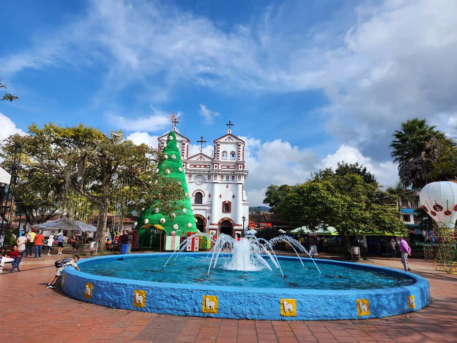 Guatape Coffee Villa including Rock Town & Waterfall - A quiet waterfall before the main sights