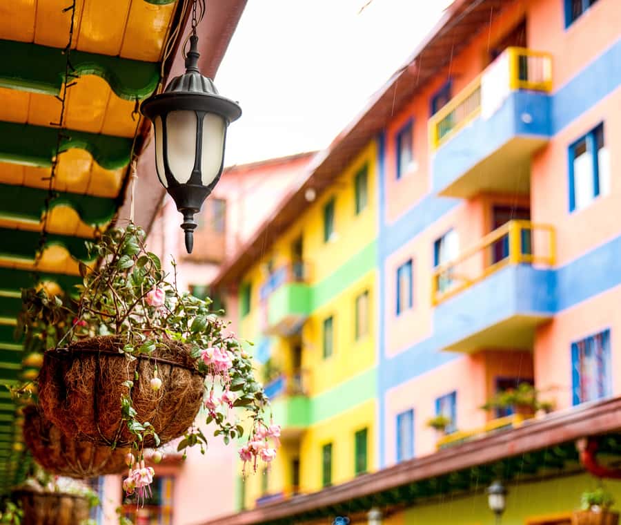 Guatapé: Day trip with Transport, Food & Boat - El Peñol sets up the main attraction