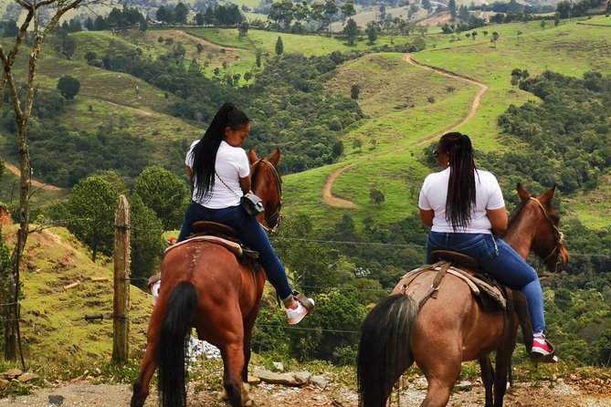 Guatape & Horse Ride & El Peñol Rock & Quaint Town From Medellin - Meeting your horse and choosing the right route