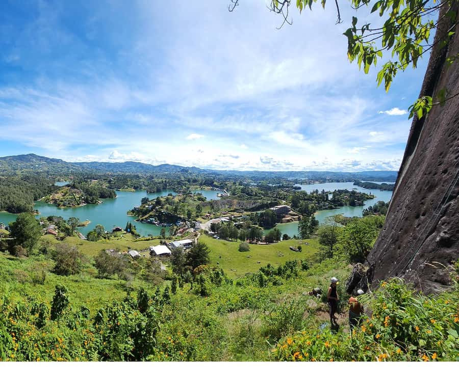 Guatapé: Iconic rock climbing for beginners and experts. - Meeting at La Mona on the Rock