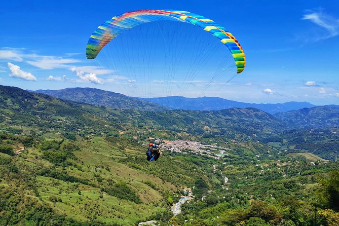 Guatape & Paragliding & El Peñol Rock & Quaint Town From Medellin - The guides make a big difference