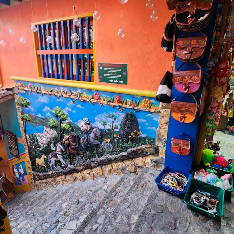 Guatapé & Peñol Rock Day Group Tour - The pace, group format, and return plan