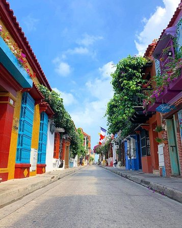 Half-Day Tour of Cartagena by Air-Conditioned Vehicles - Guides, language, and the quality of the narration