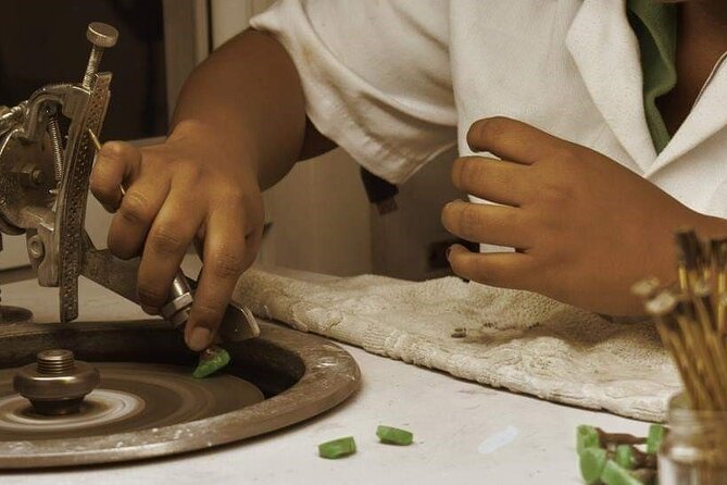 Hands‑On Colombian Emerald Polishing Experience - What the 90-minute visit feels like