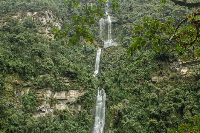 Hike to Colombia's Tallest Waterfall: La Chorrera & El Chiflón - El Chiflón: a wet and welcome first stop