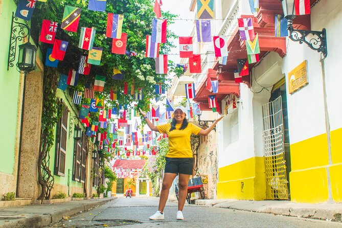 Historic Walking Tour of the Getsemani Neighborhood - Calle de las Chancletas and an early local shop