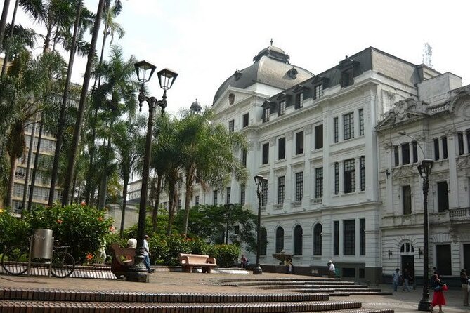 Historical Walking Cali City Tour 3H - Guides and the value of a private group