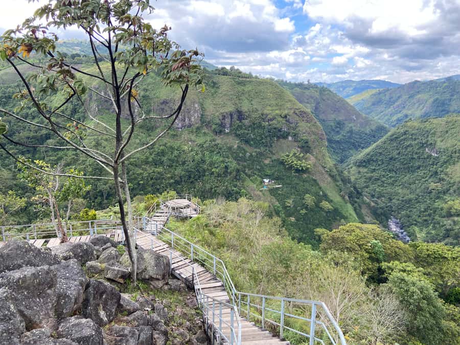 Horseback Riding Tour and visit to Tablón, Chaquira, Pelota - The guide makes the archaeology accessible