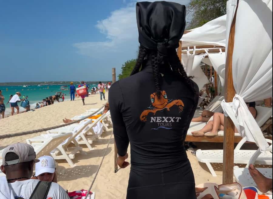 Isla Barú: Beach Club Access and Tour of the National Aviary - Three hours at Playa Blanca