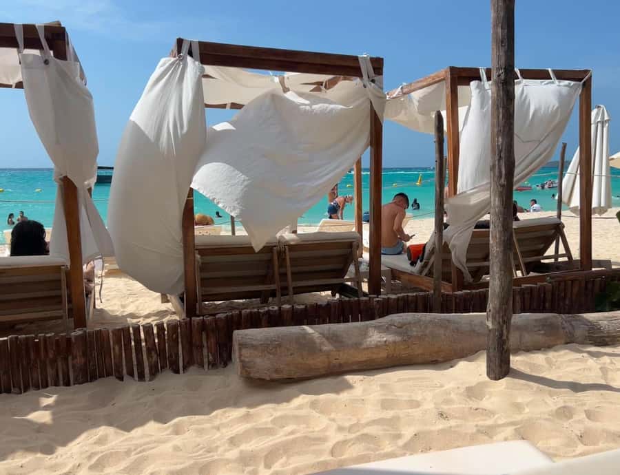 Isla Barú: Beach Club Access and Tour of the National Aviary - Lunch, drinks, and what you pay for
