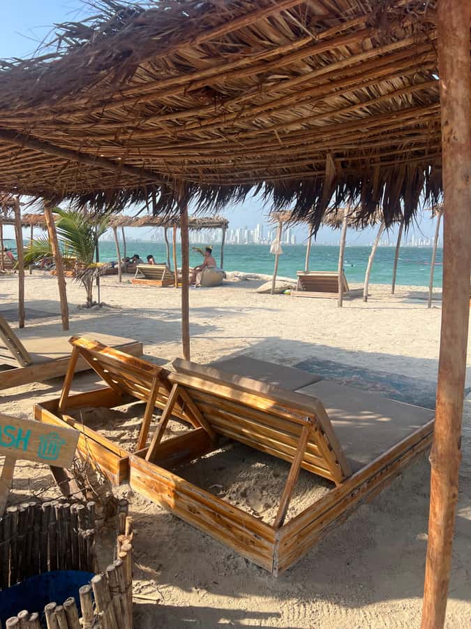 Isla Tierra Bomba beach club: Day Pass with typical food - Booking, cancellation, and practical planning