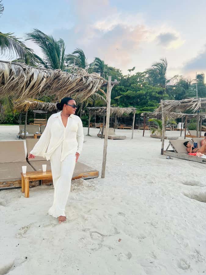 Isla Tierra Bomba beach club: Day Pass with typical food - Drinks, dessert, and what the package really covers
