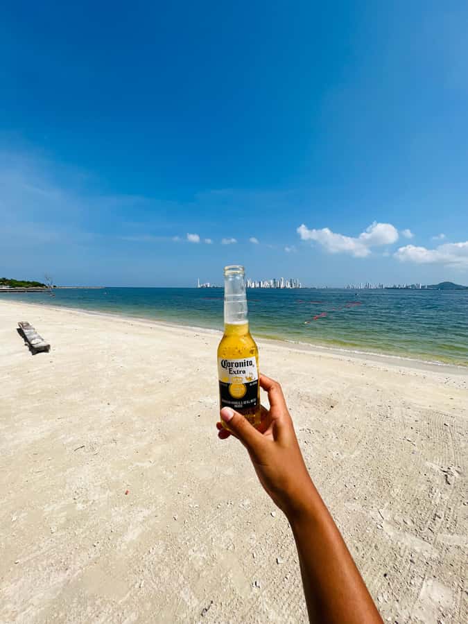 Isla Tierra Bomba beach club: Day Pass with typical food - How the seven-hour schedule feels
