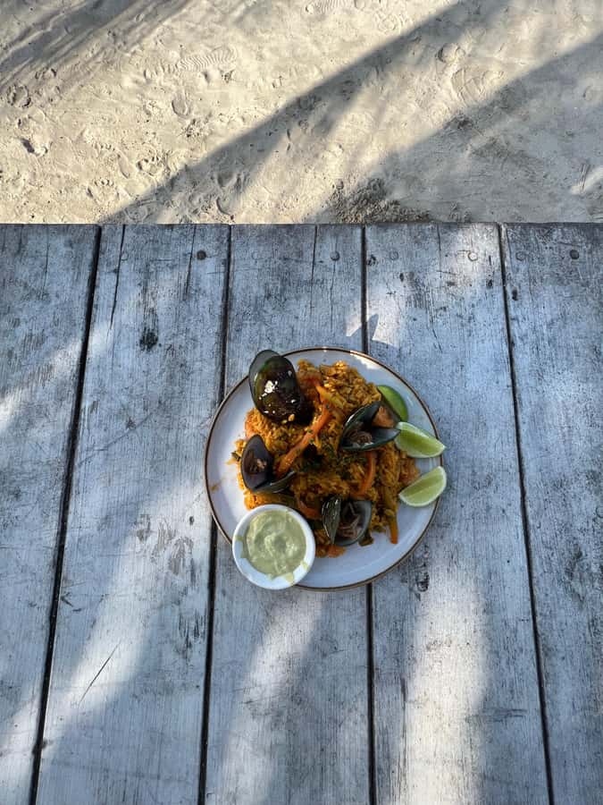 Isla Tierra Bomba beach club: Day Pass with typical food - Service and atmosphere