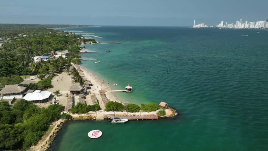 Isla Tierra Bomba beach club: Day Pass with typical food - Arriving at Fenix Beach Club