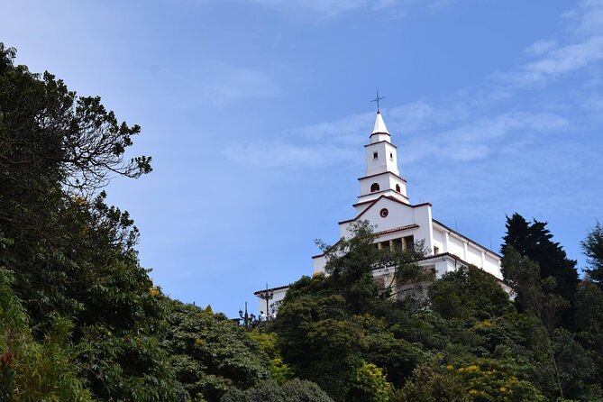 La Candelaria and Monserrate Tour: History and Culture - Teatro Colón and the city’s artistic side