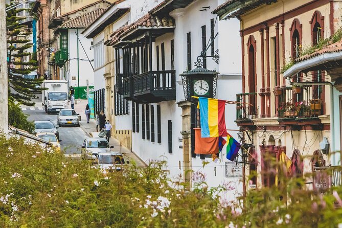 La Candelaria Private Tour Bogotá + Local Lunch + 2 Museums (6 Hrs.) - Banco de la República museums and the city’s art scene