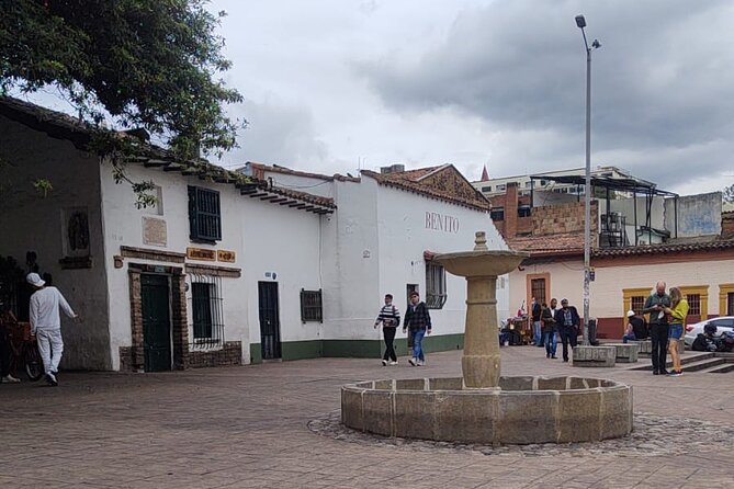 La Candelaria with Monserrate in Bogota 5H - Starting above Bogotá at Monserrate