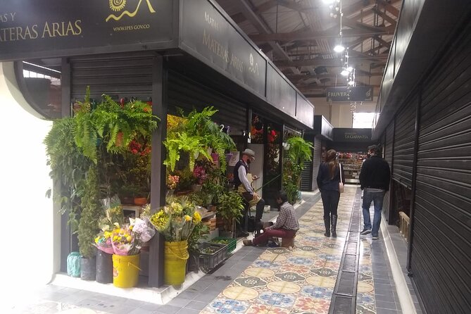 La Candelaria with Monserrate in Bogota 5H - Tasting Bogotá at Plaza de Mercado La Concordia