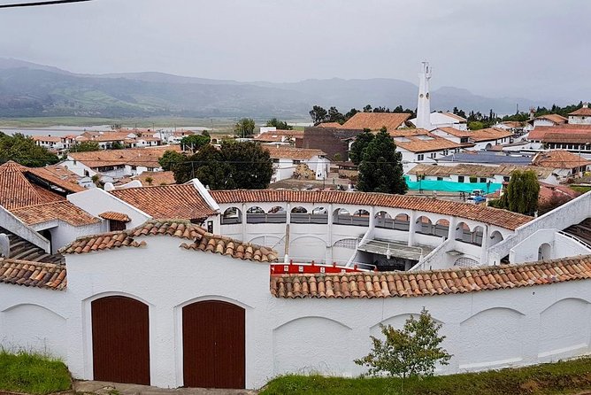 Lake Guatavita, Zipaquirá Salt Cathedral and Colonial Towns Tour - Climbing Toward Lake Guatavita