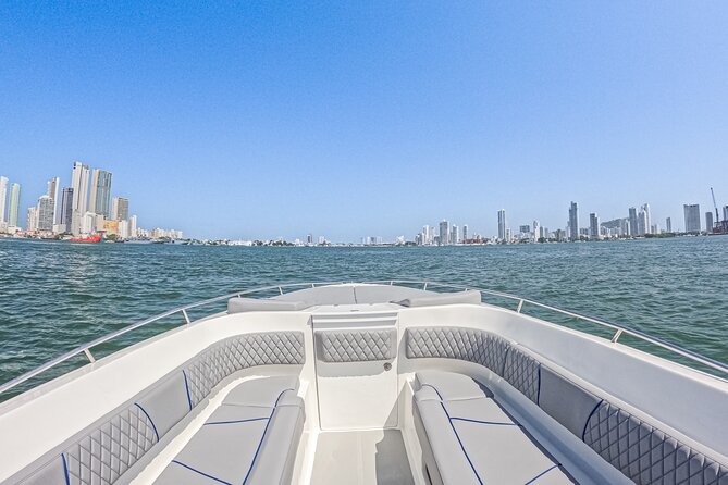 Large Boat Rental in Cartagena de Indias - The ride toward the Rosario Islands